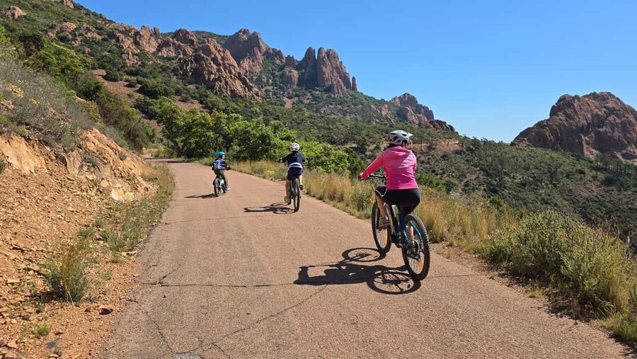 Guided electric mountain bike tour of the Estérel Massif - A small-group outing with useful interpretation