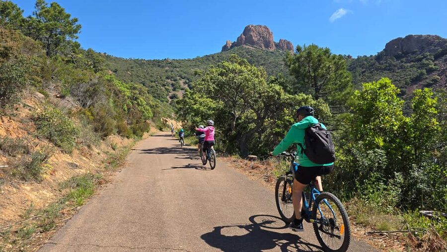 Guided electric mountain bike tour of the Estérel Massif - Who should book this Estérel ride?