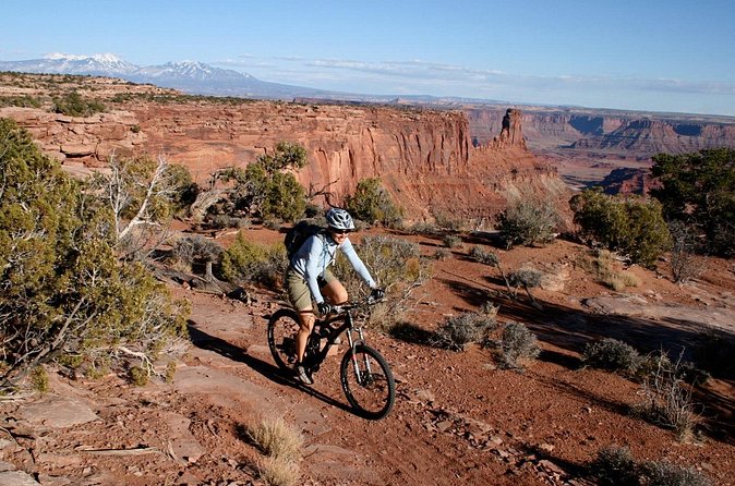 Guided Mountain Biking Tour (Intermediate) in Moab - Bikes, helmets, and the value of proper equipment