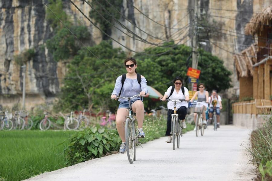 Ha Noi: HOA LU-TAM COC-MUA CAVE ,Buffet Lunch & Cycling - Is $48 good value?