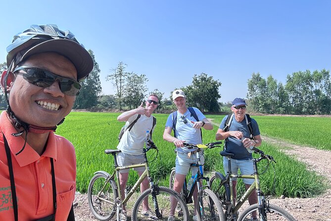 Half Day Countryside Cycling in Sukhothai - Food, snacks, and a local restaurant lunch