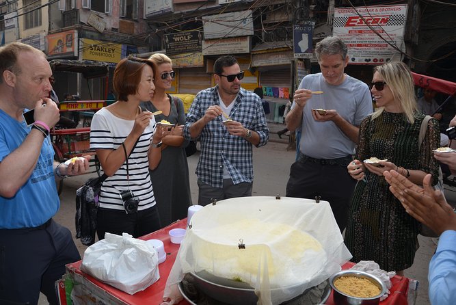 Half-Day Food Tour with Cycle Rickshaw ride to Masterji Kee Haveli - The rickshaw ride: useful transport and part of the show