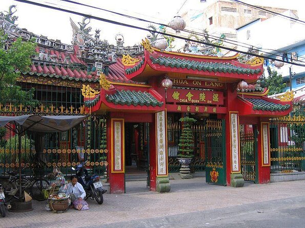 Half Day - Saigon Off-the-Beaten-Path - City Cycling Tour - District 4, from rough reputation to street-food energy