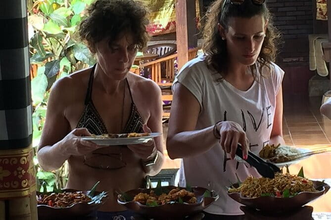 HALO BIKE Downhill Bali Countryside Cycling Tour - Tegalalang Rice Terrace sets the scene