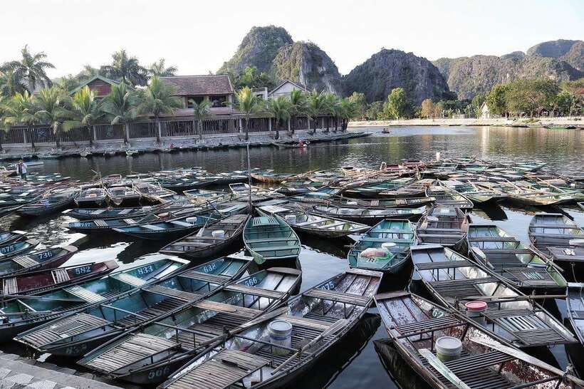 Hanoi: Ninh Binh, Tam Coc, Mua Cave & Hoa Lu with cycling - Tam Coc by river