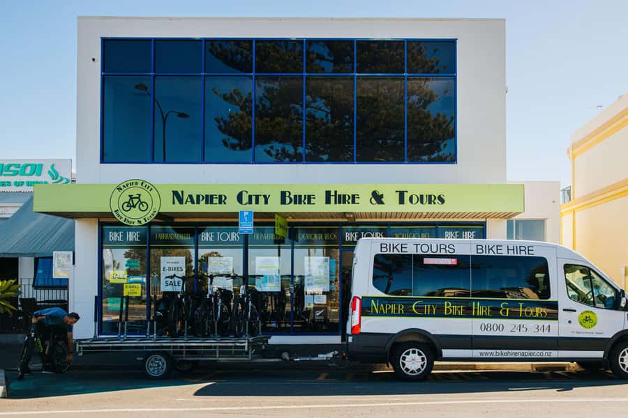 Hawke's Bay: Self Guided Coast to Vineyards Cycle Tour - From Marine Parade to the Cape Coast