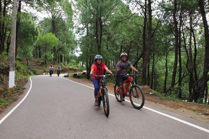 hilloferry - a guided cycling tour - Meeting Kamal and getting the bike right