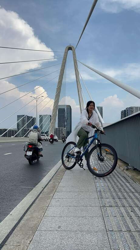 Ho Chi Minh City Sightseeing Cycling Private Tour By Bicycle - Nguyễn Hue Walking Street and the city’s public life