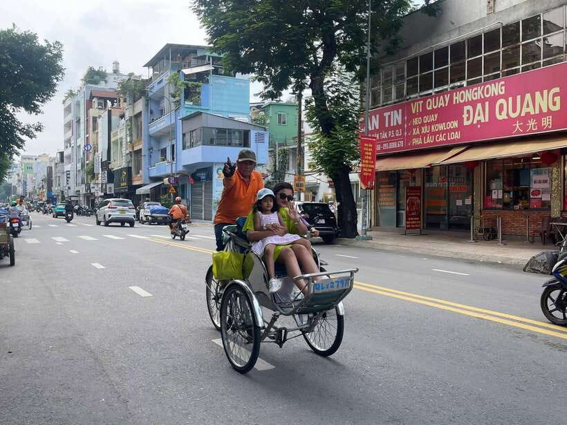 Ho Chi Minh City Sightseeing Panoramic Cycling Tour By Cyclo - Independence Palace and the French-Era City Center