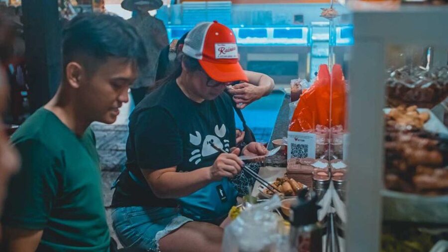Ho Chi Minh City: Street Foodie Night Cycling Tour - Why cycling changes the food experience