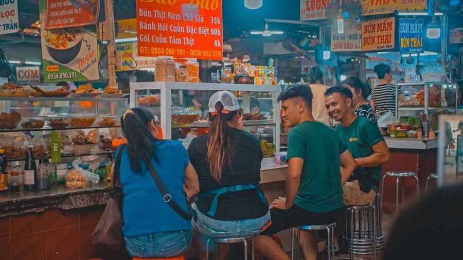 Ho Chi Minh City: Street Foodie Night Cycling Tour - Starting in District 1 at 6 PM