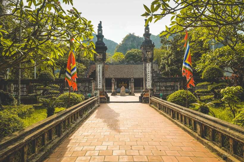 Hoa Lư and Tam Cốc with Bike Ride and Family Visit - Key points at a glance