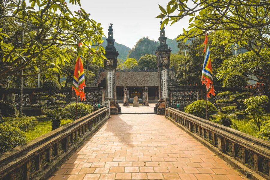 Hoa Lư and Tam Cốc with Bike Ride and Family Visit - Hoa Lu and the temple of King Dinh