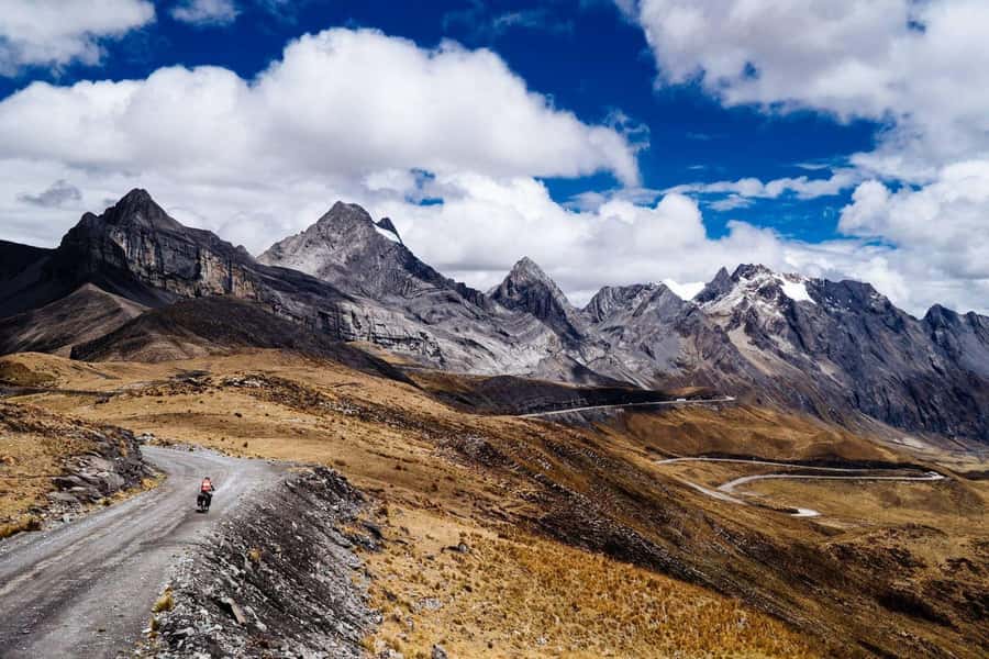 Huaraz: Bike tour | Mountain Biking in the Andes - From Huaraz to Wilcahuain at 8:00 am