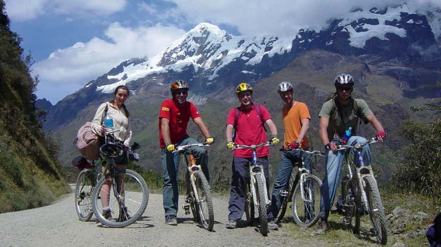 Huaraz: Bike tour | Mountain Biking in the Andes - The long uphill toward Pitec