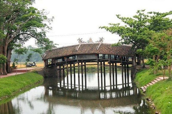Hue Cycling Tour To Thanh Toan Bridge - A Duck Farm And The Working Countryside