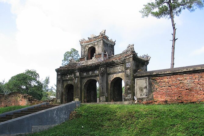 Hue: Thuy Bieu Village Cycling Half-day Tour - Tiger Arena and Long Chau Temple