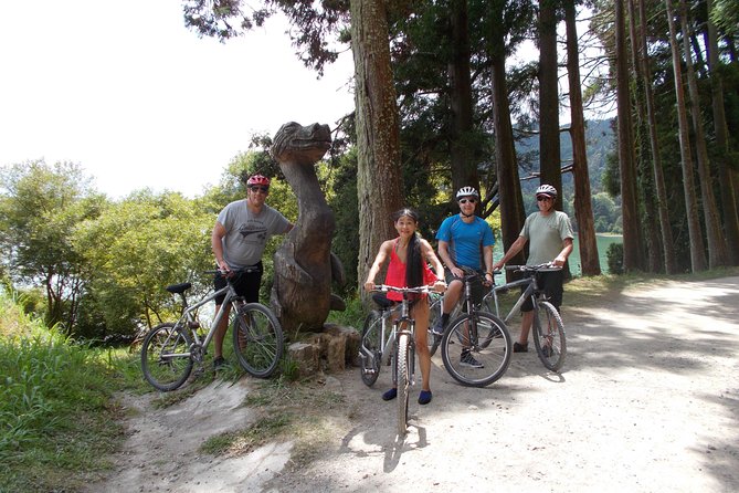 Kayaking and Mountain Biking in Furnas - Cycling the Furnas caldera to Pico dos Milhos