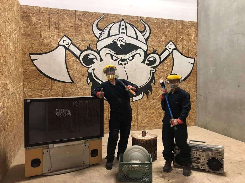 Kelowna: E-Bike Ride and Axe Throwing Adventure - Arriving at Axe Monkeys Kelowna