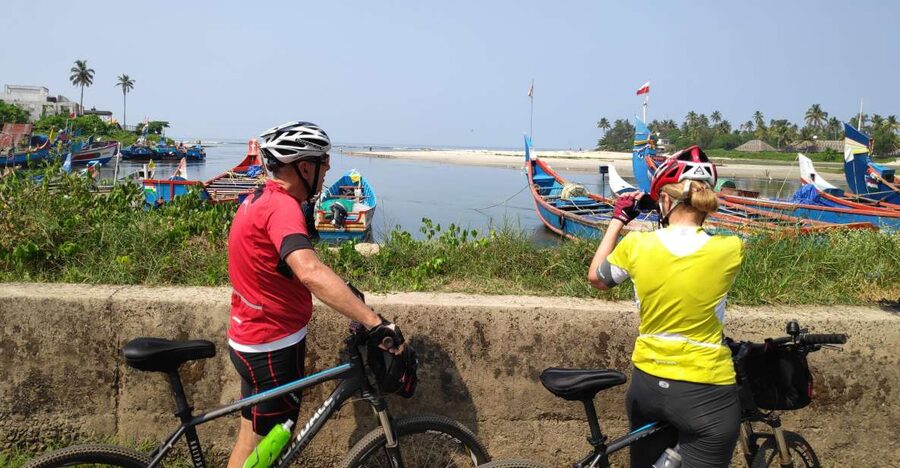Kochi to Marari/ Kumarakom/ Alleppey eBike/Cycling Tour - Marari Beach is the reward at the end