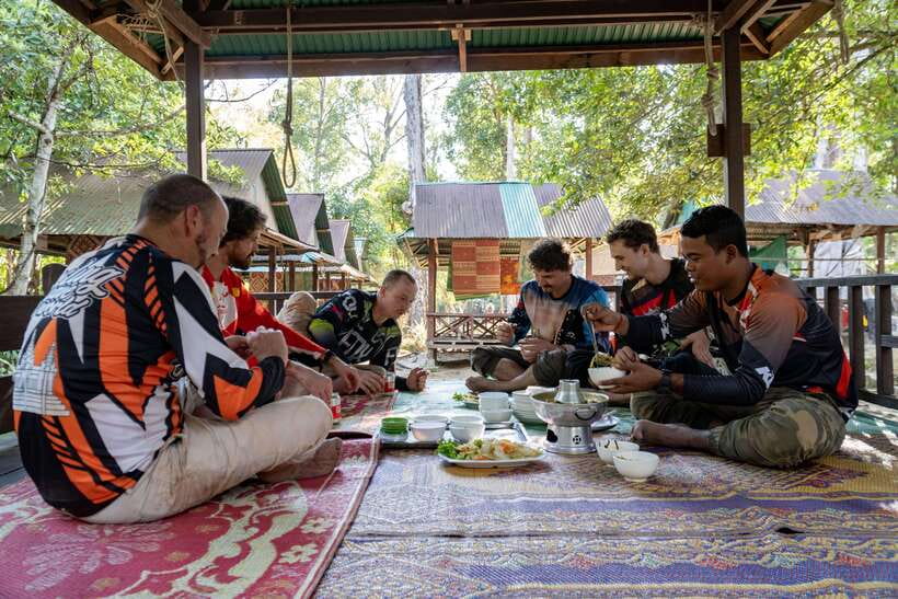 Krong Siem Reap: Kulen Mountain Trails Dirt Bike Adventure - Lunch at a local restaurant