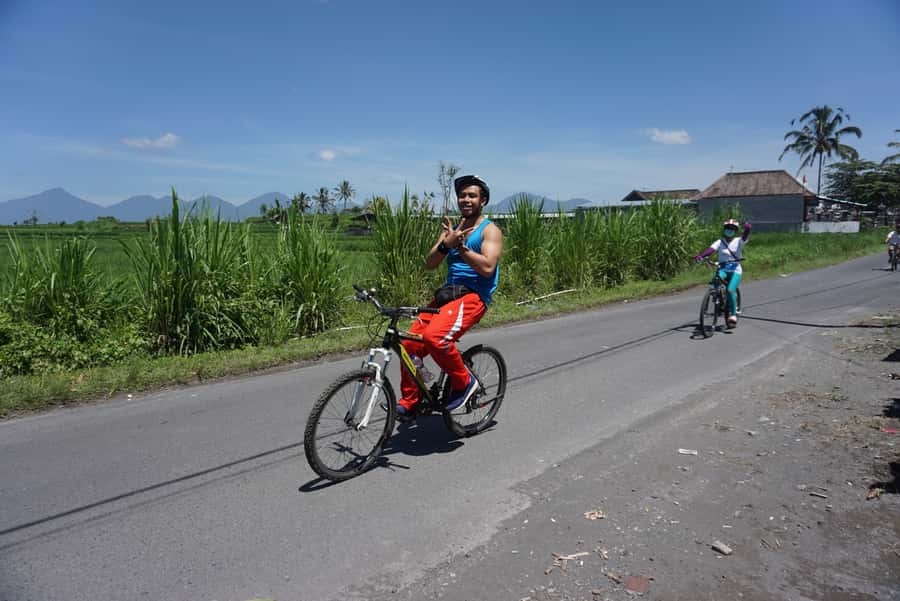 Kuta: Kintamani Culture and Nature Guided Cycling Tour - Stop two: coffee and cake under the palms