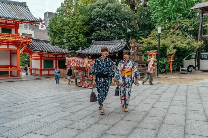 Kyoto: Higashiyama Slow Cycling Tour along the quiet waterfront - Nanzenji, one of Kyoto’s major temple complexes