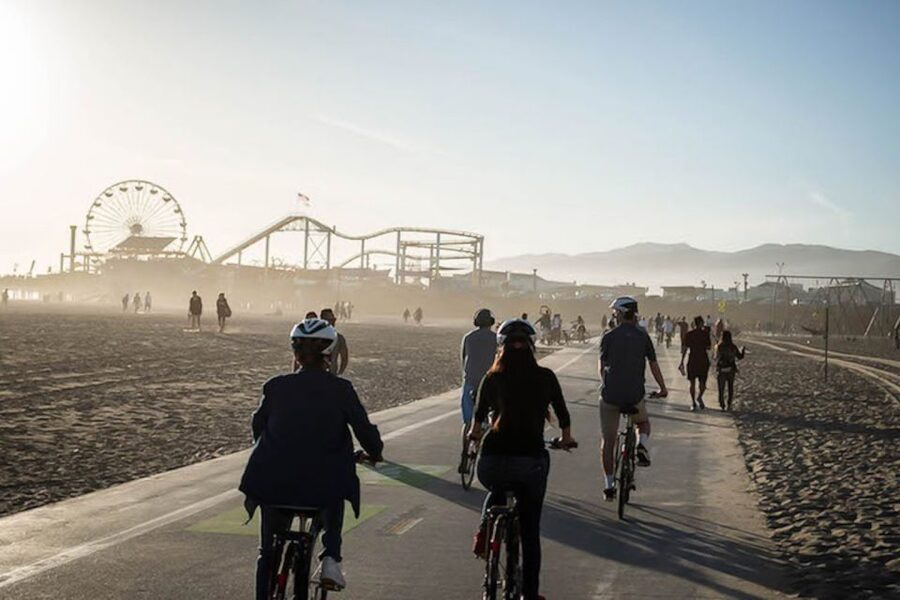 LA: Santa Monica & Venice Beach Bike Adventure - Reaching Venice Beach and Muscle Beach