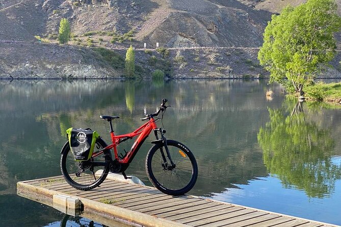 Lake Dunstan Discovery Day Tour by eBike with Shuttle - Lake Dunstan and the Central Otago setting