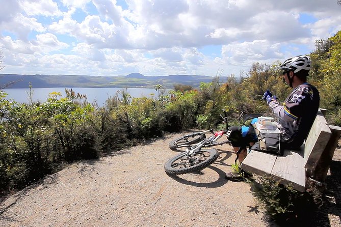 Lake Taupo - Maori Rock Carvings Package (Mountain Biking & Kayaking) - Starting in Acacia Bay and heading to Kinloch