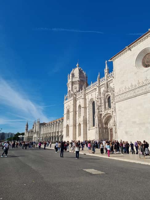 Lisbon: E-Bike Adventure to Belém with Pastel Tasting - The 25 de Abril Bridge and open river views