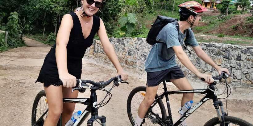 Luang Prabang: Pottery Workshop & Wat Chomphet cycling Tour - Lao food at Ban Nakham