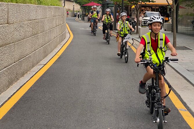 Market Food Tour & Evening E-bike Ride in Seoul - Why an evening e-bike is a smart way to see central Seoul