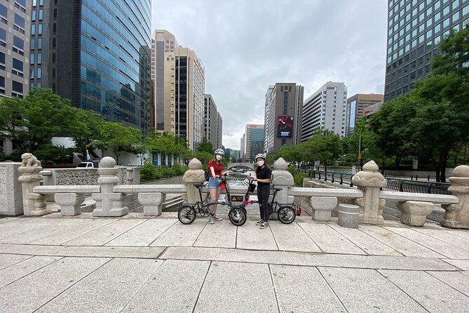 Market Food Tour & Evening E-bike Ride in Seoul - Ikseon-dong brings old houses into a modern setting