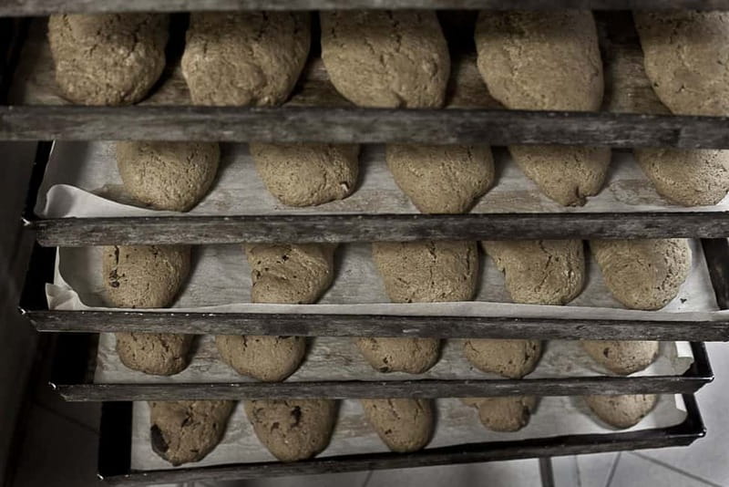 Matera: Easy E-Bike Ride to the Sassi Viewpoint - Focaccia at the bakery