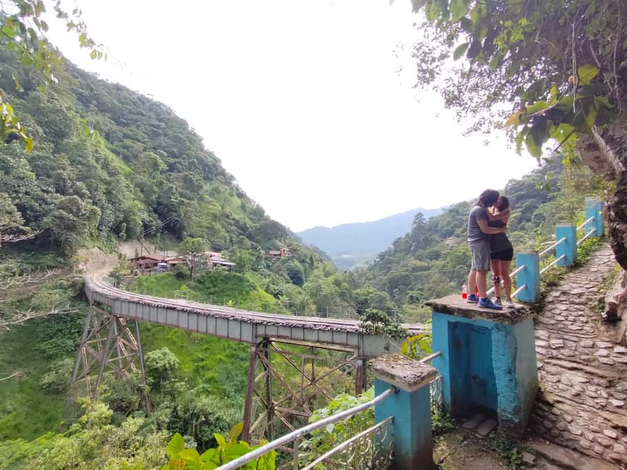 Medellín: Full-Day Mountain Bike Tour with Lunch - How It Compares With a Guatapé Day Trip