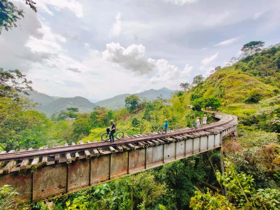 Medellín: Full-Day Mountain Bike Tour with Lunch - Morning Coffee and a Safety Briefing