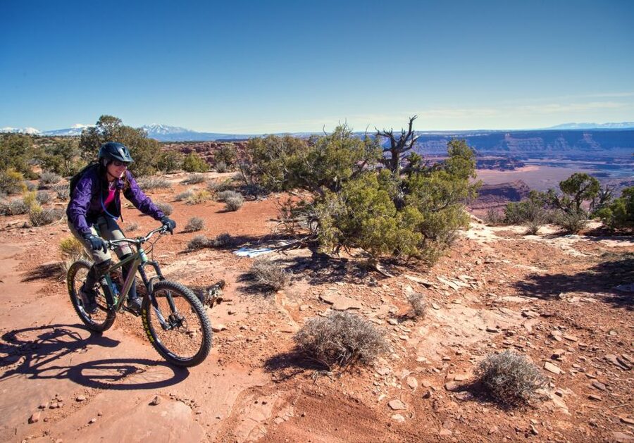 Moab: Dead Horse Point Singletrack Mountain Biking Tour - Practical preparation for the morning