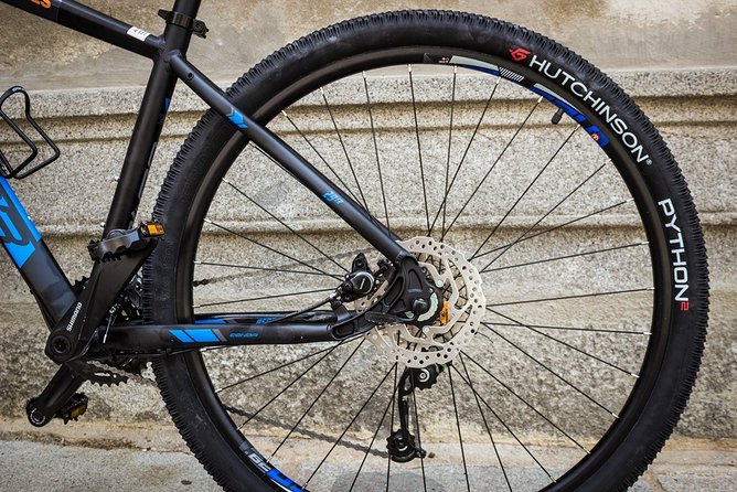 Mountain bike RENTAL one day (24 hours) all extras included. - What comes with the mountain bike