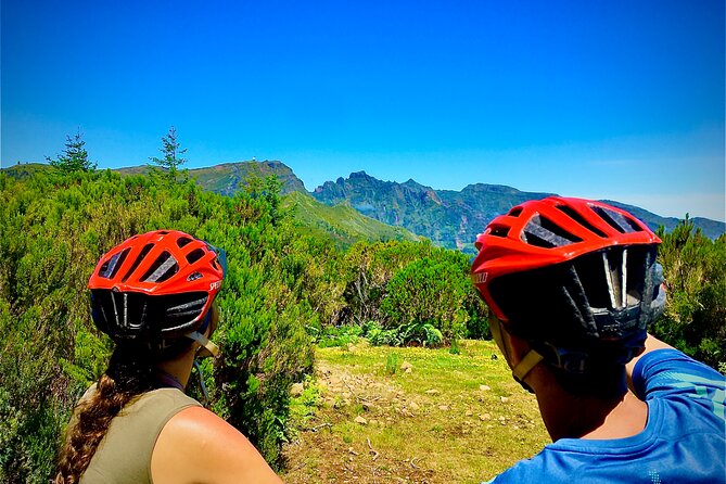 Mountain Biking Tour - Beginner Easy - A local lunch stop after the first riding section
