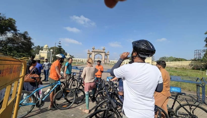 Mysore City Bike Tour Morning 3.5 Hours: Mysore By Cycle - Jaganmohan Palace and the first layer of Mysore’s past