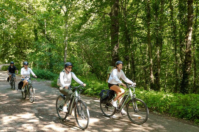 Nature electric bike ride from Paris to Versailles - Arriving in Versailles by bicycle