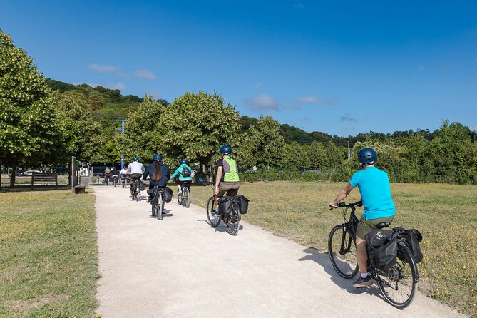 Nature electric bike ride from Paris to Versailles - What the $82.82 price really covers