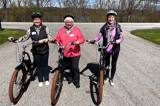 Niagara-on-the-Lake Cycle and Wine-Tasting Tour with Optional Lunch - The ride through the wine country