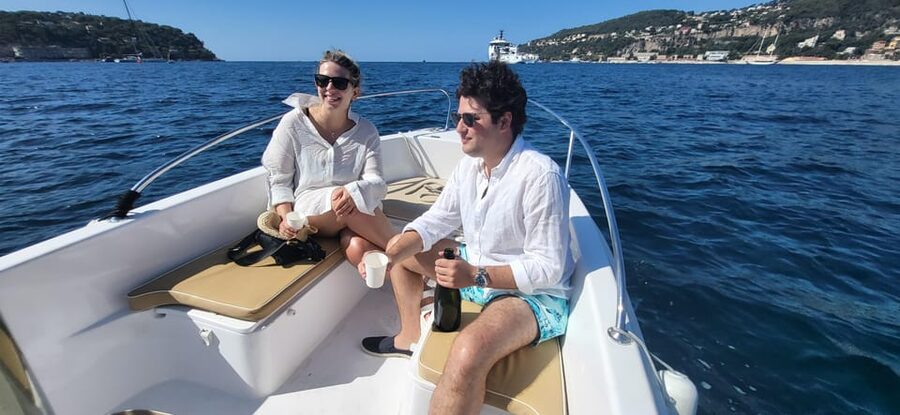 Nice: Visite privé en Bike & Boat 3h Villefranche-Cap ferrat - Along the Promenade des Anglais to the harbor