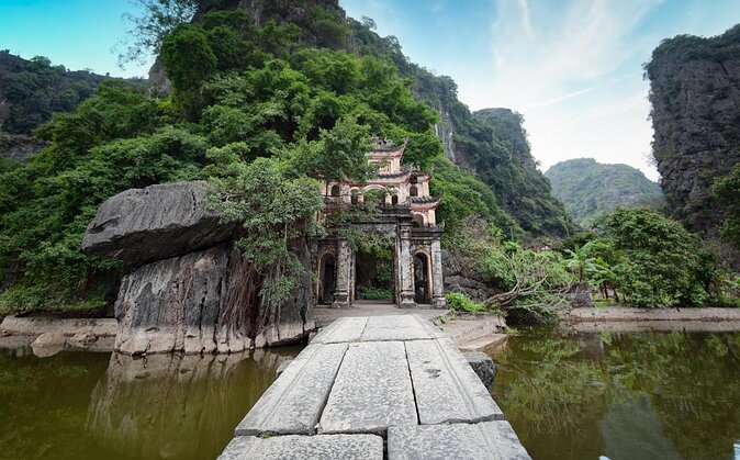 Ninh Binh Day Trip: Hoa Lu-Trang An/Tam Coc-Mua Cave-Cycling-Boat - Key points to know before booking