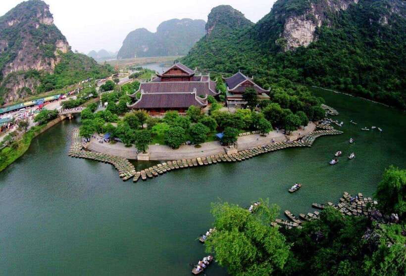 Ninh Binh: Hoa Lu Mua Cave Trang An on Limousine and Cycling - Cruising Through Trang An for Two Hours