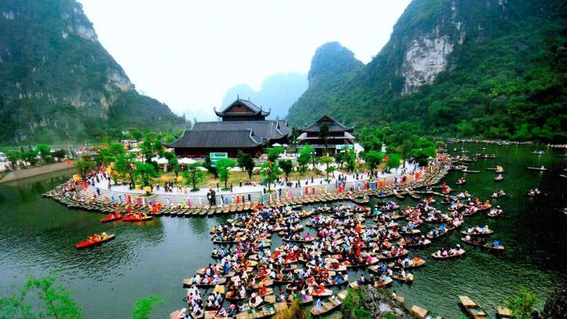 Ninh Binh: Hoa Lu Mua Cave Trang An on Limousine and Cycling - Climbing Mua Cave and Lying Dragon Mountain