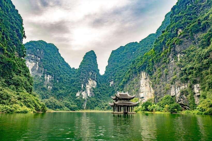 Ninh Binh: Hoa Lu Mua Cave Trang An on Limousine and Cycling - Leaving Hanoi by Limousine