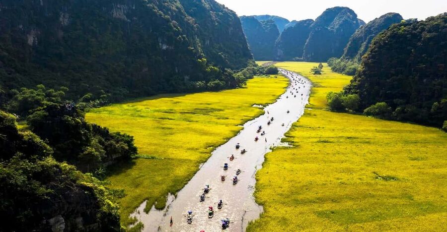 Ninh Binh: Hoa Lu Tam Coc Hang Mua on Limousine and Cycling - Hang Mua and the 500-step climb